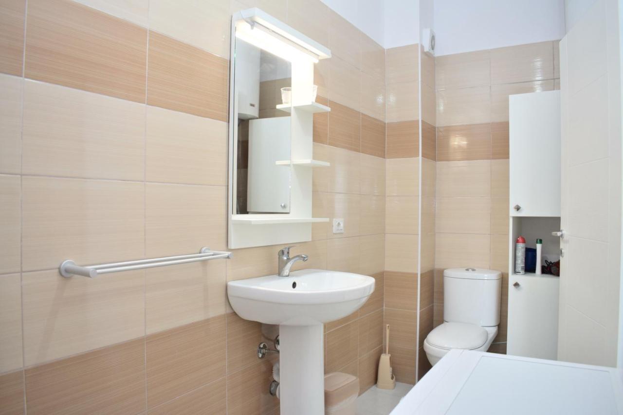 Sea View Apartment - 007 Vlorë Екстериор снимка
