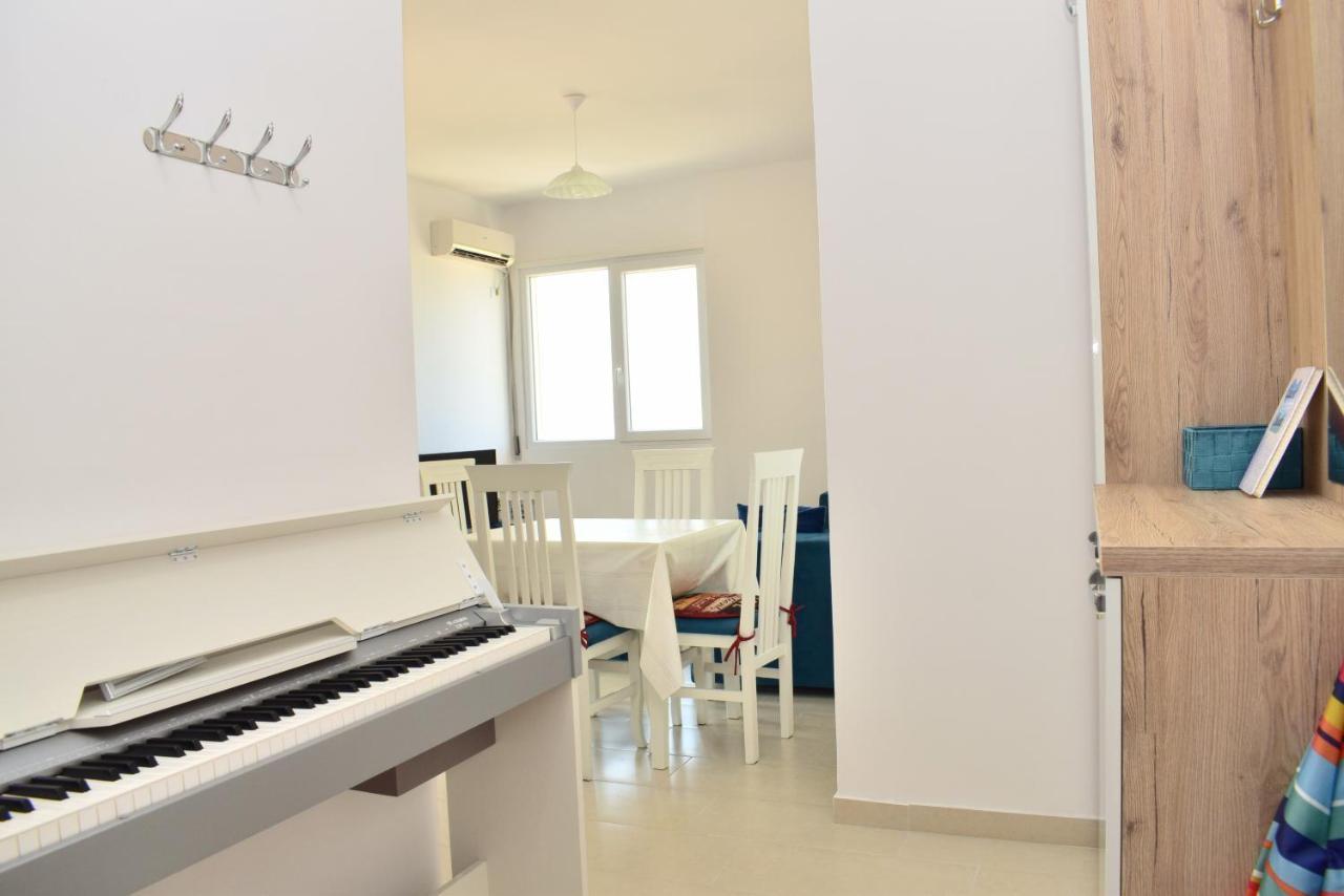 Sea View Apartment - 007 Vlorë Екстериор снимка