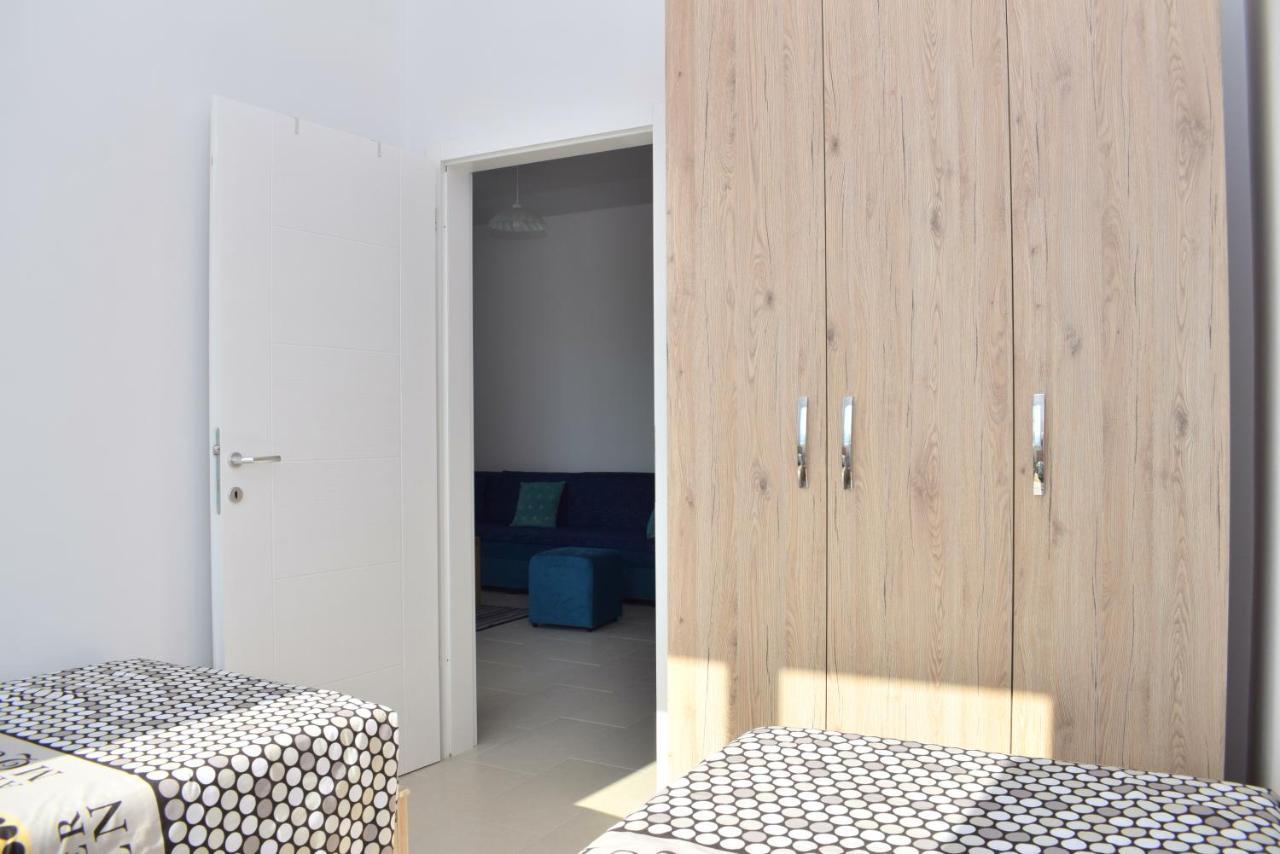 Sea View Apartment - 007 Vlorë Екстериор снимка