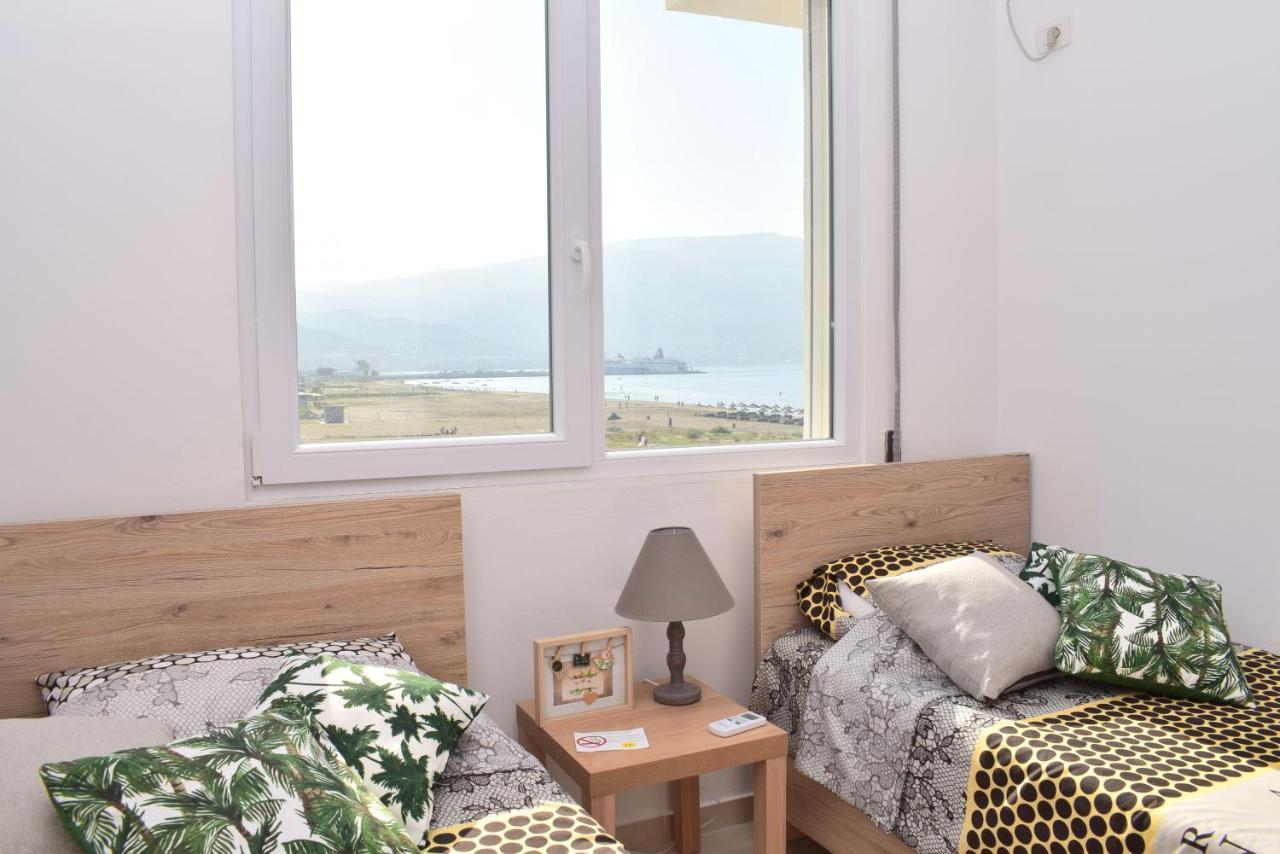 Sea View Apartment - 007 Vlorë Екстериор снимка